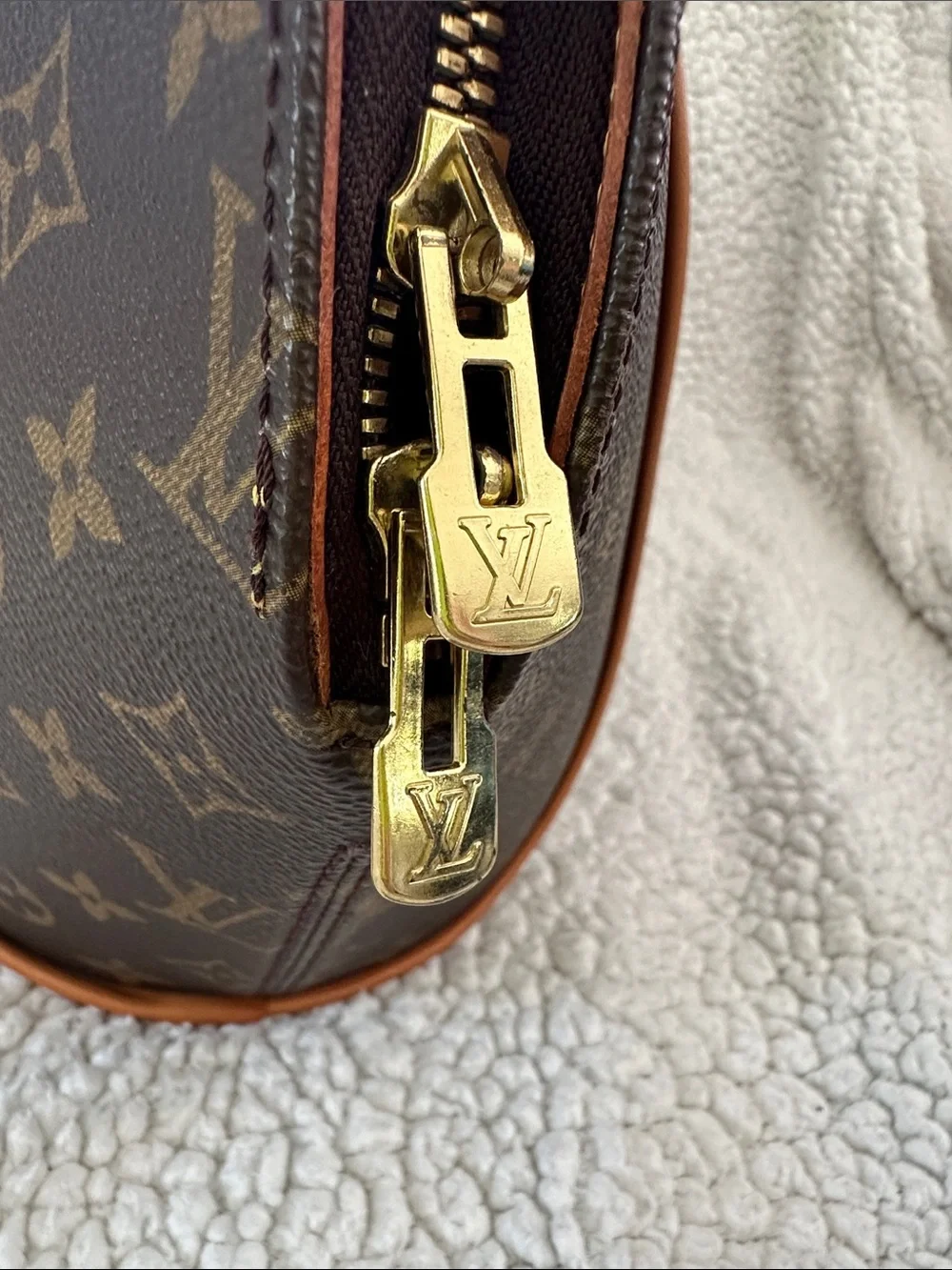 Louis Vuitton Y2K Monogram Ellipse MM top handle vintage with dust bag